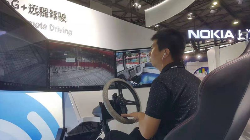 時空之旅體驗車：裸眼體驗時空變化——感受5G新變化