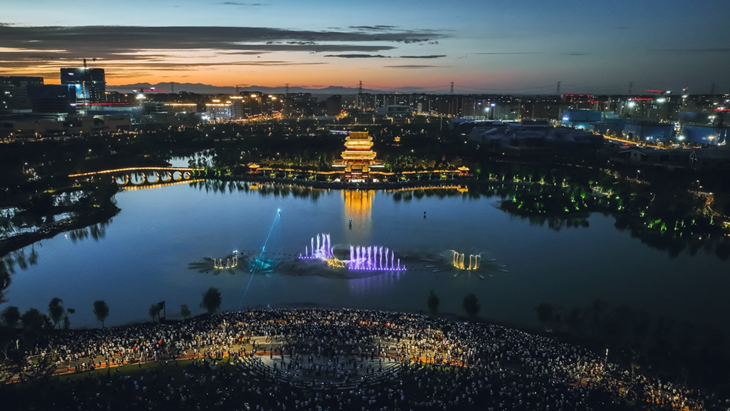 美酷炫！金湖公園音樂噴泉秀扮靚雄安夜